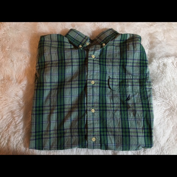 Nautica Classic fit Men’s Plaid Shirt Size Medium - Picture 4 of 8